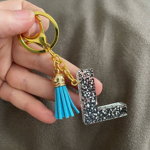 Handmade Letter "L" Keychain - Picture 2 of 6